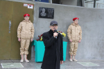 В Избербаше открыли мемориальную доску памяти участника специальной военной операции, кавалера ордена Мужества