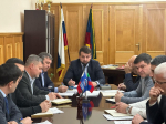 Глава Избербаша Расул Бакаев провел приём граждан: решения по вопросам водоснабжения, электроэнергии и дорог