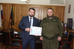 Главе Избербаша вручили благодарность за поддержку участников СВО и их семей